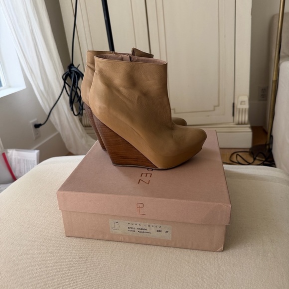 Neiman Marcus Pura Lopez Wedge Bootie Light Tan Leather Super comfortable Sexi 🔥 - Picture 9 of 14